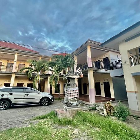 Oyo Life 93504 Kost Krisna Hotel Temukus Bagian luar foto