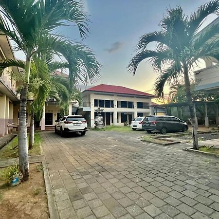 Oyo Life 93504 Kost Krisna Hotel Temukus Bagian luar foto