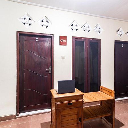 Oyo Life 93504 Kost Krisna Hotel Temukus Bagian luar foto
