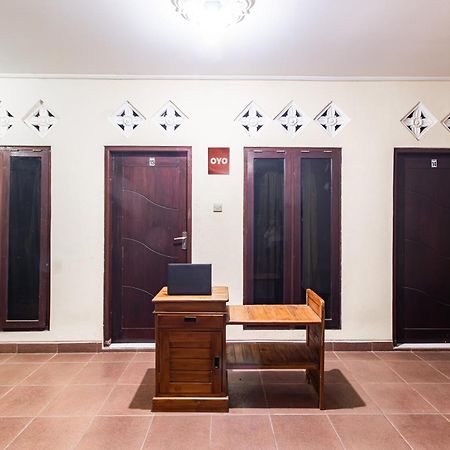 Oyo Life 93504 Kost Krisna Hotel Temukus Bagian luar foto