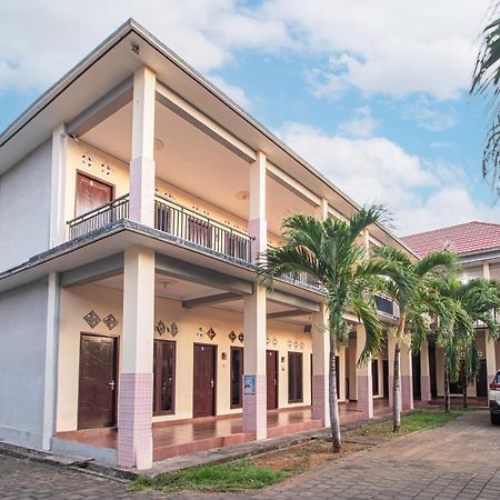 Oyo Life 93504 Kost Krisna Hotel Temukus Bagian luar foto