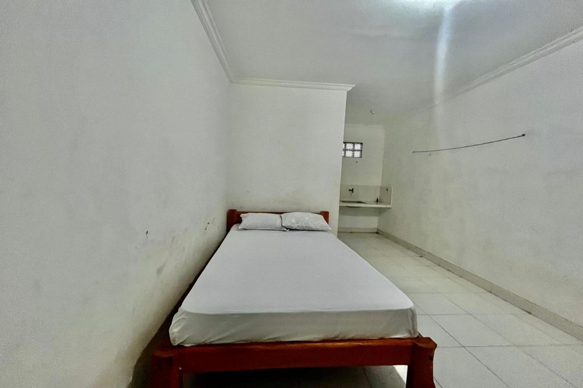 Oyo Life 93504 Kost Krisna Hotel Temukus Bagian luar foto