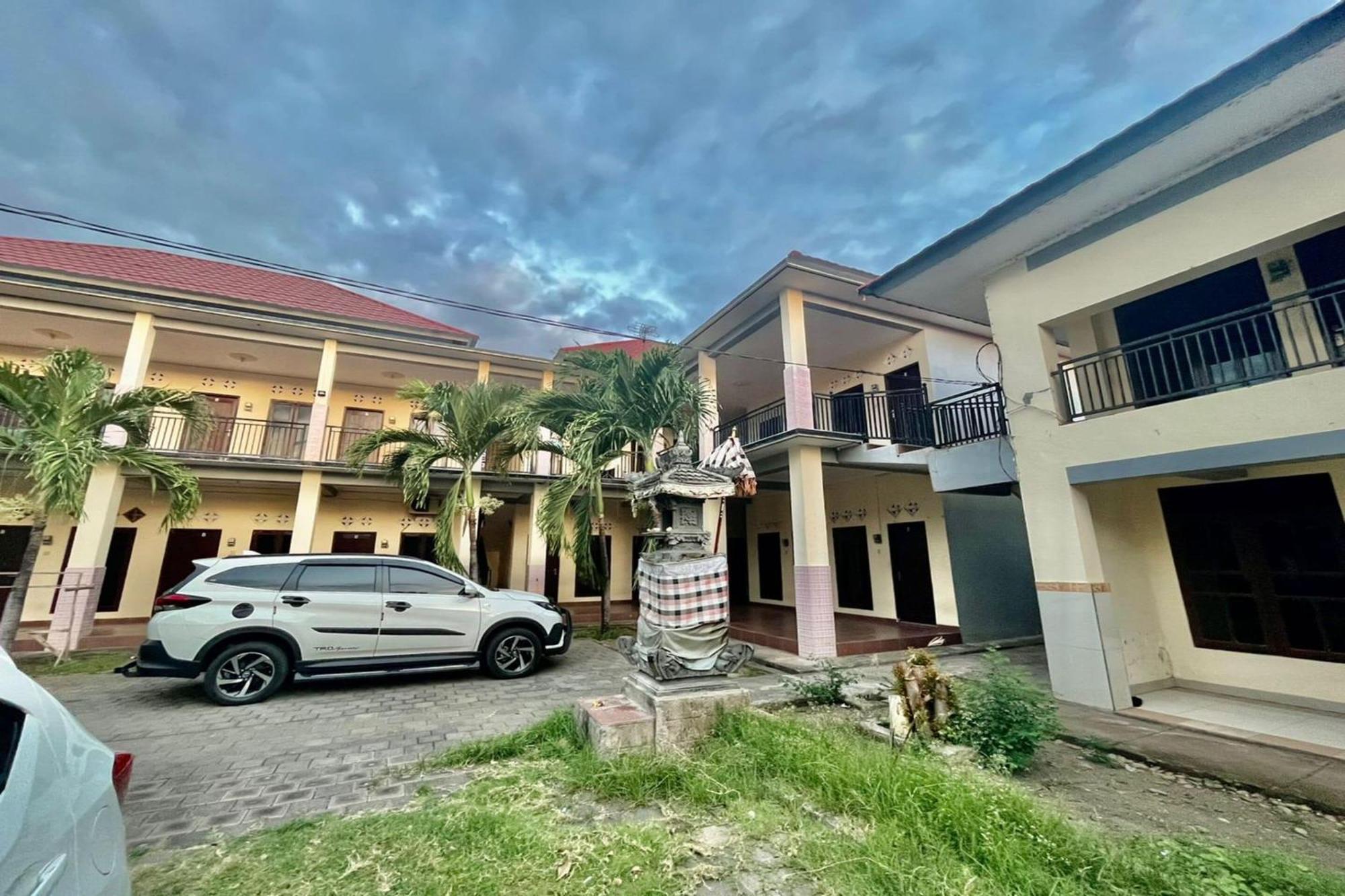 Oyo Life 93504 Kost Krisna Hotel Temukus Bagian luar foto