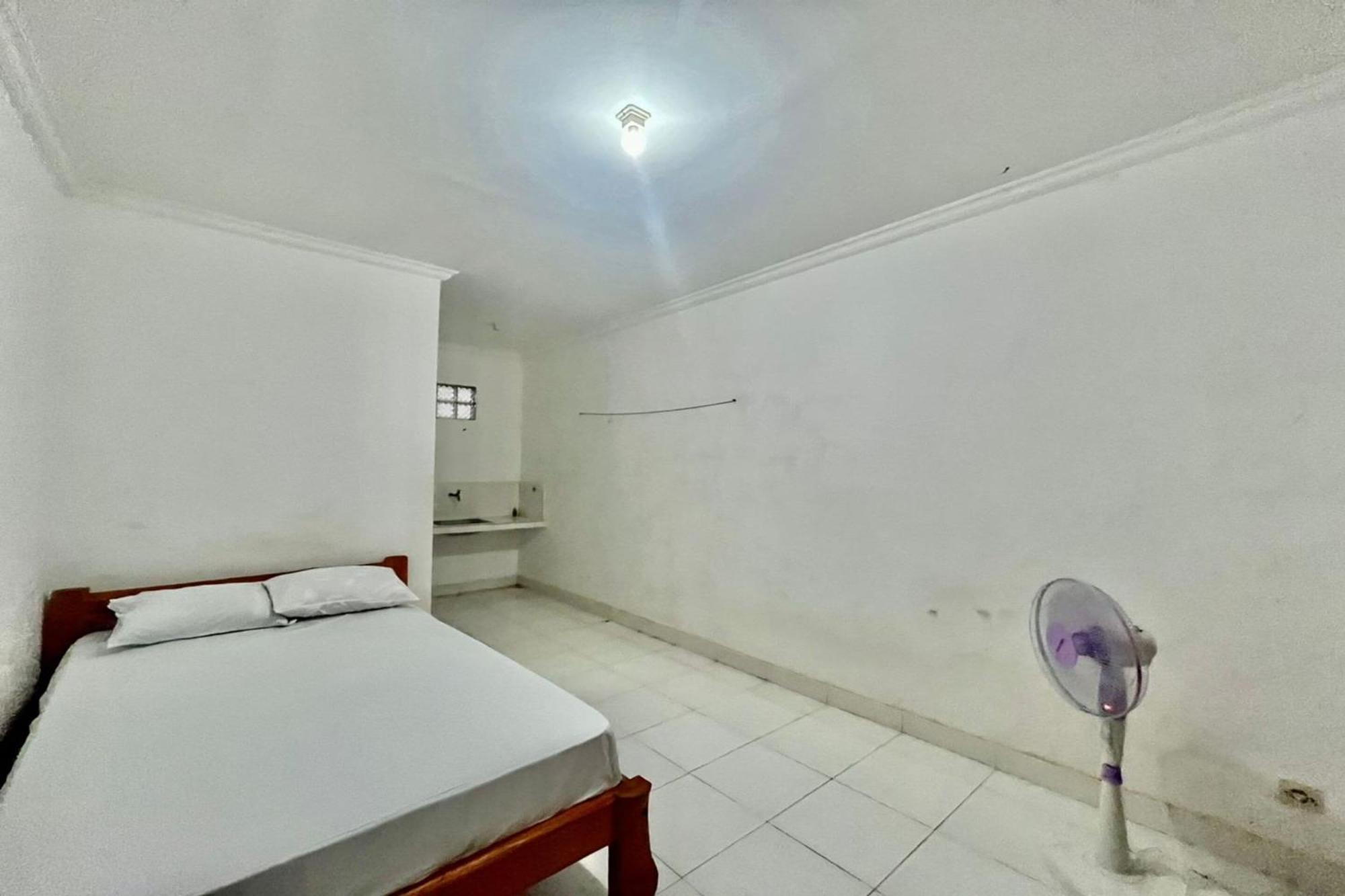 Oyo Life 93504 Kost Krisna Hotel Temukus Bagian luar foto