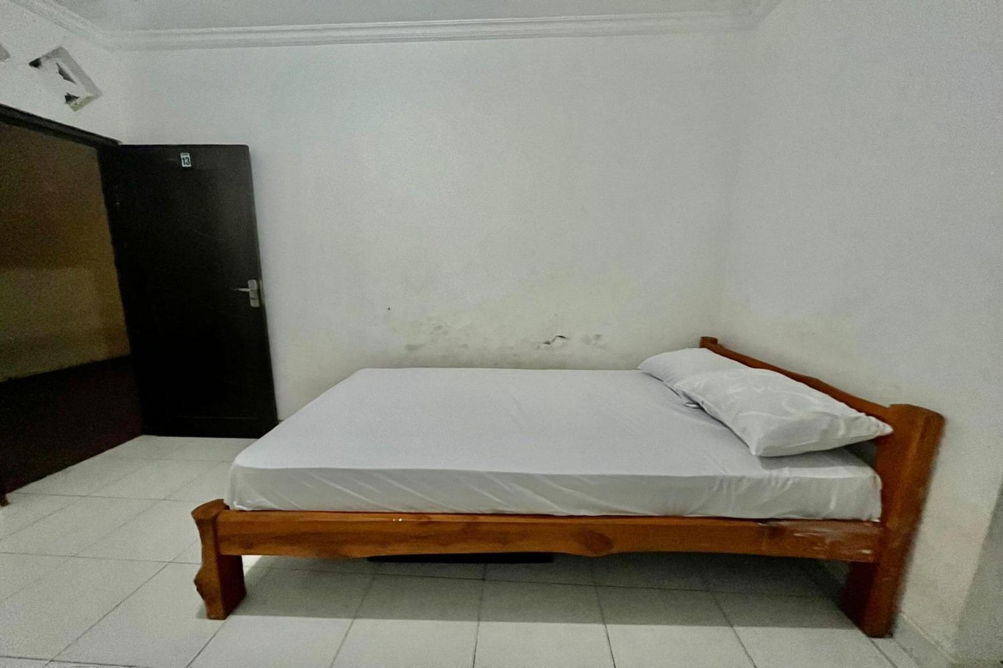 Oyo Life 93504 Kost Krisna Hotel Temukus Bagian luar foto