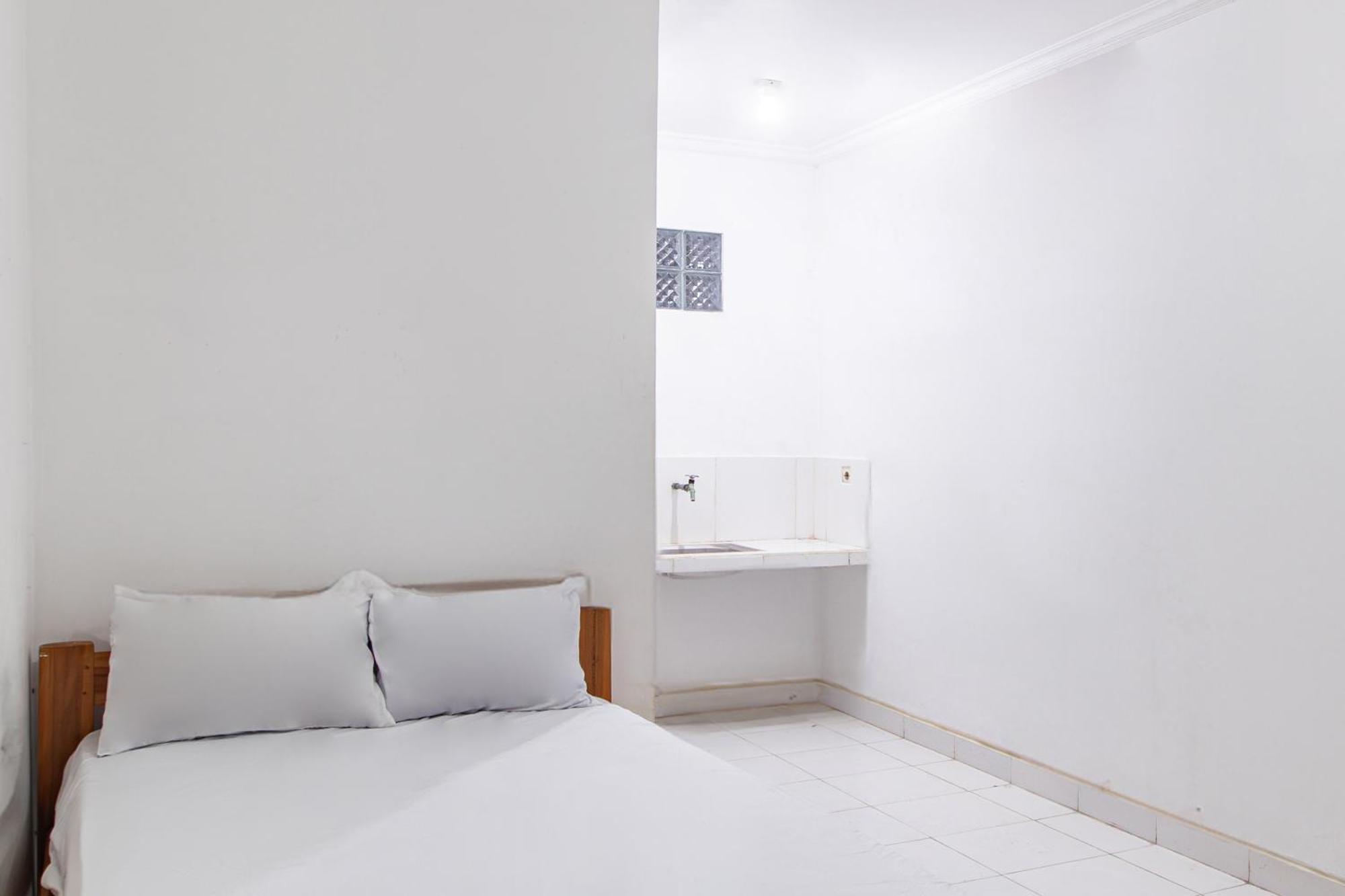 Oyo Life 93504 Kost Krisna Hotel Temukus Bagian luar foto