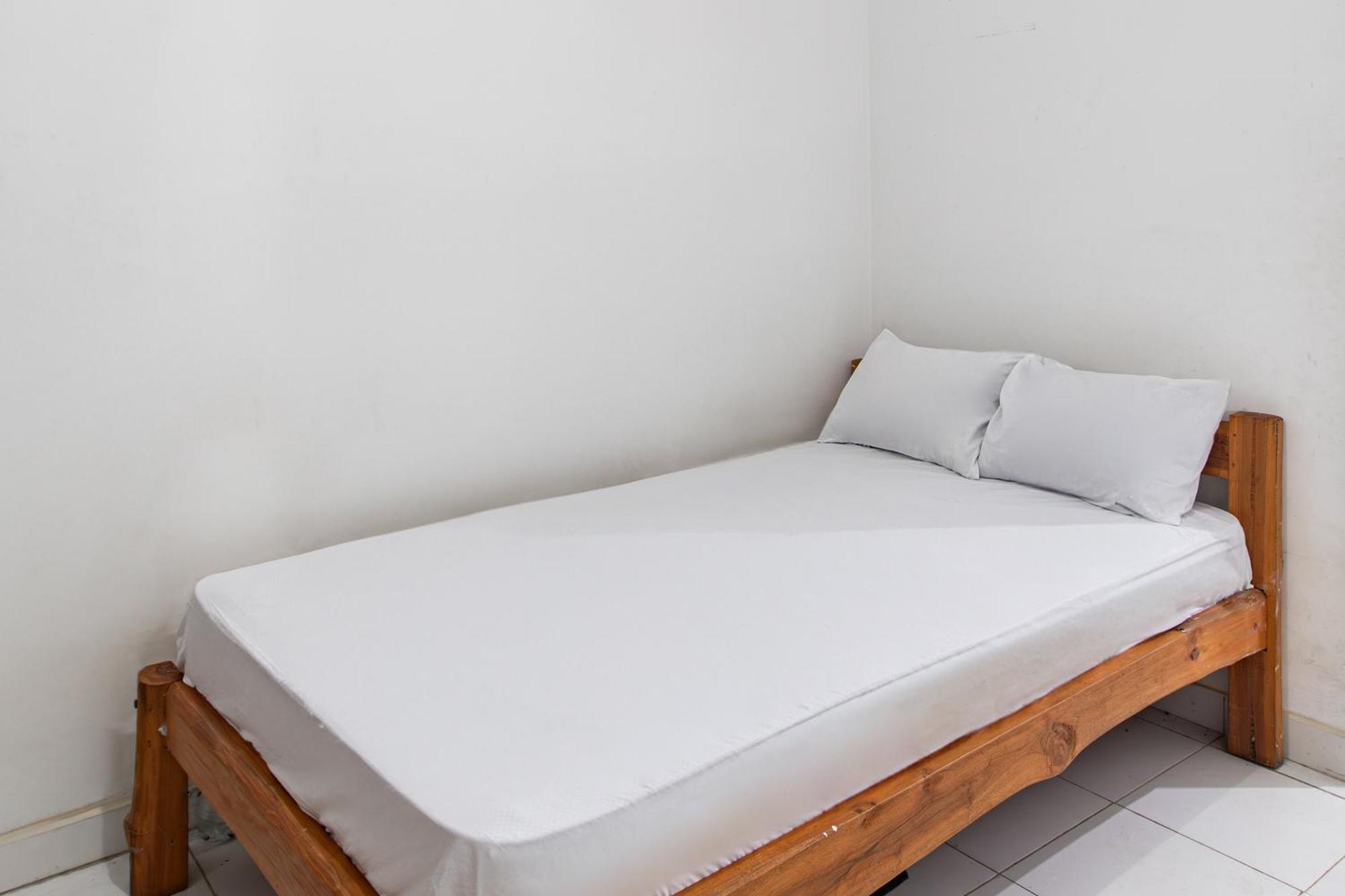 Oyo Life 93504 Kost Krisna Hotel Temukus Bagian luar foto