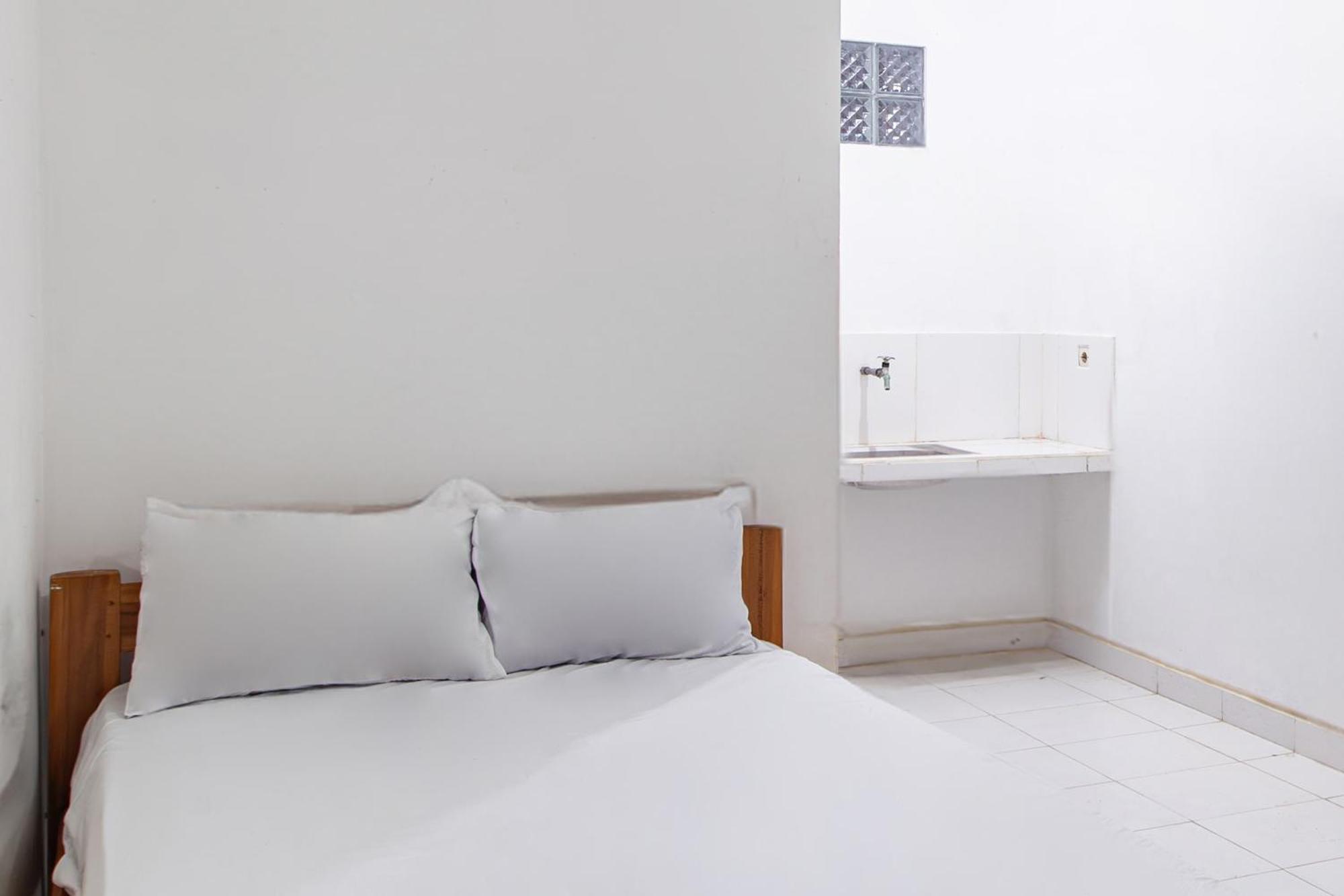 Oyo Life 93504 Kost Krisna Hotel Temukus Bagian luar foto
