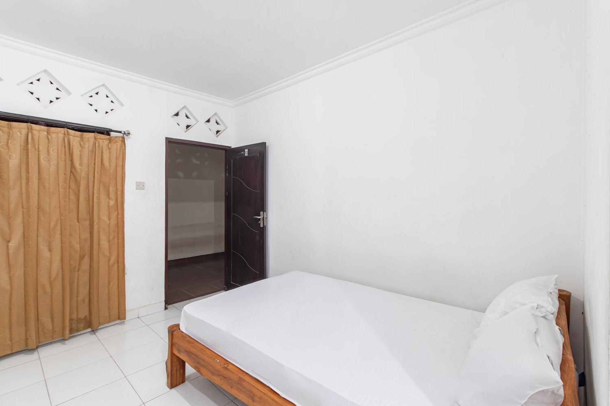 Oyo Life 93504 Kost Krisna Hotel Temukus Bagian luar foto