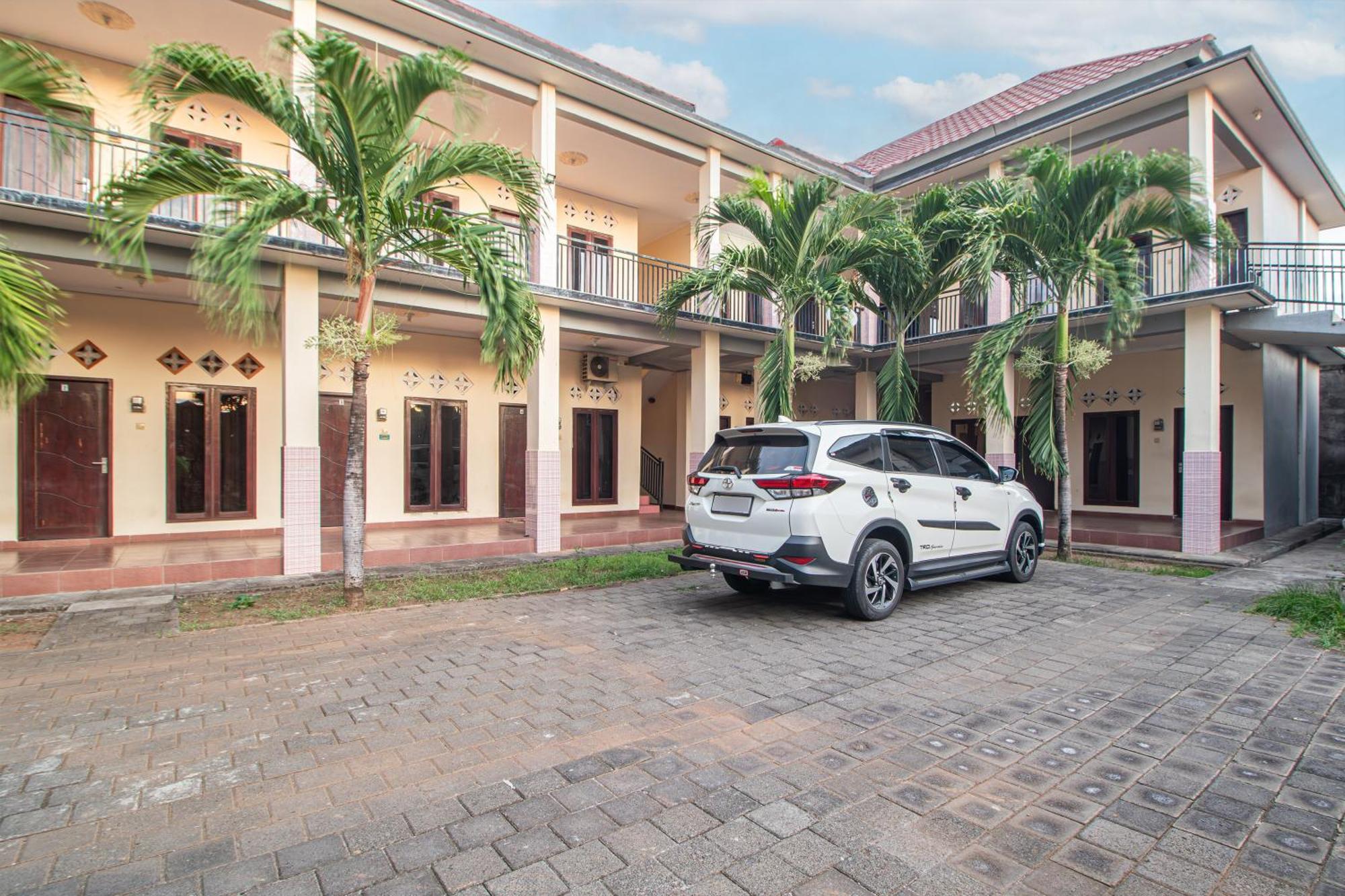 Oyo Life 93504 Kost Krisna Hotel Temukus Bagian luar foto