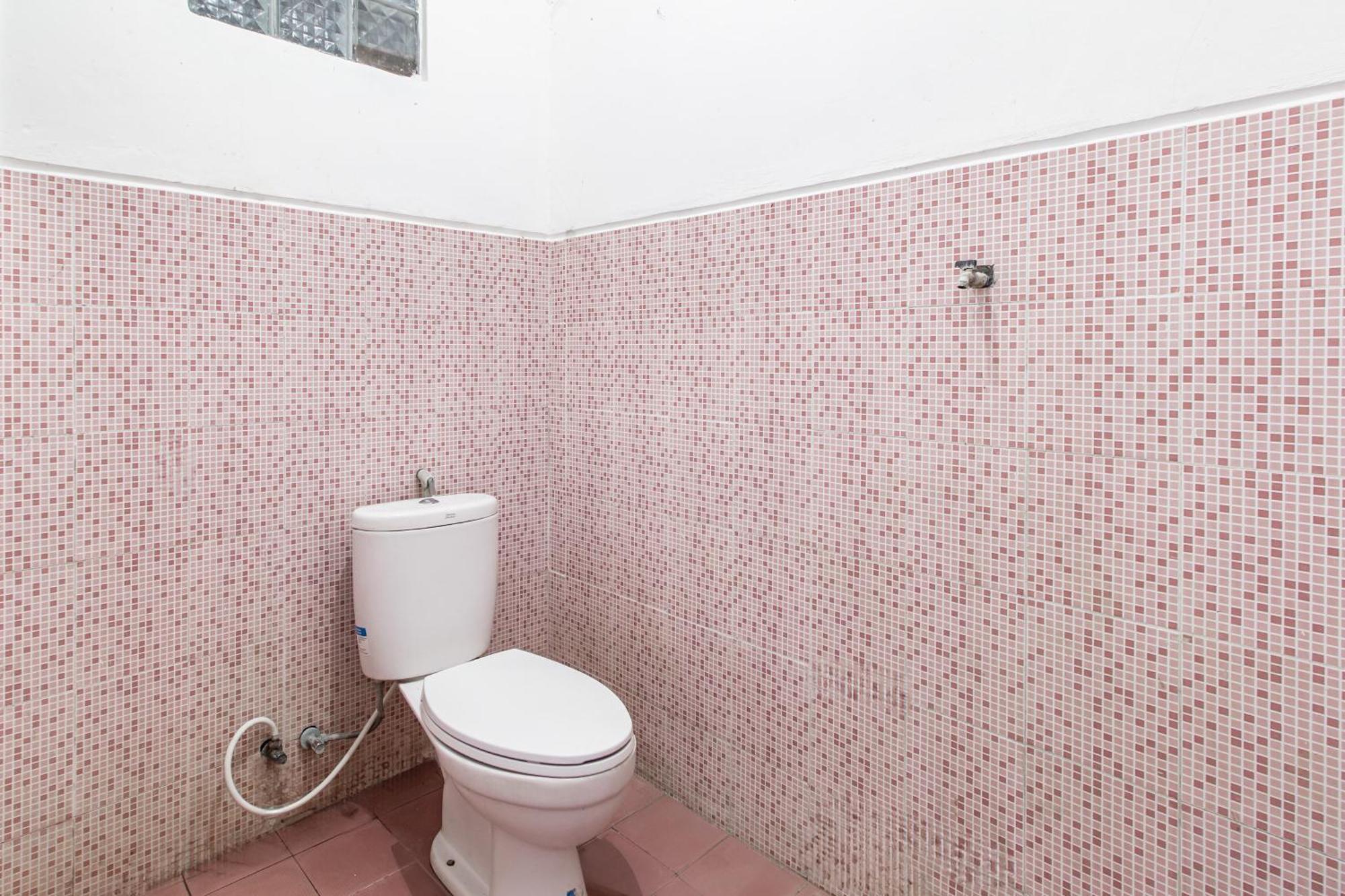 Oyo Life 93504 Kost Krisna Hotel Temukus Bagian luar foto