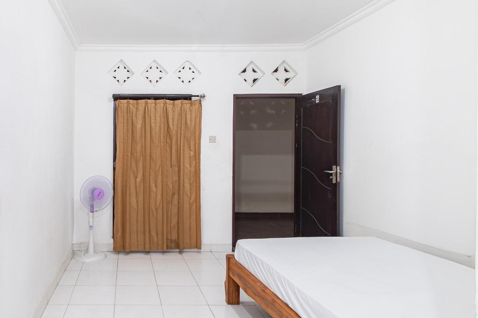 Oyo Life 93504 Kost Krisna Hotel Temukus Bagian luar foto