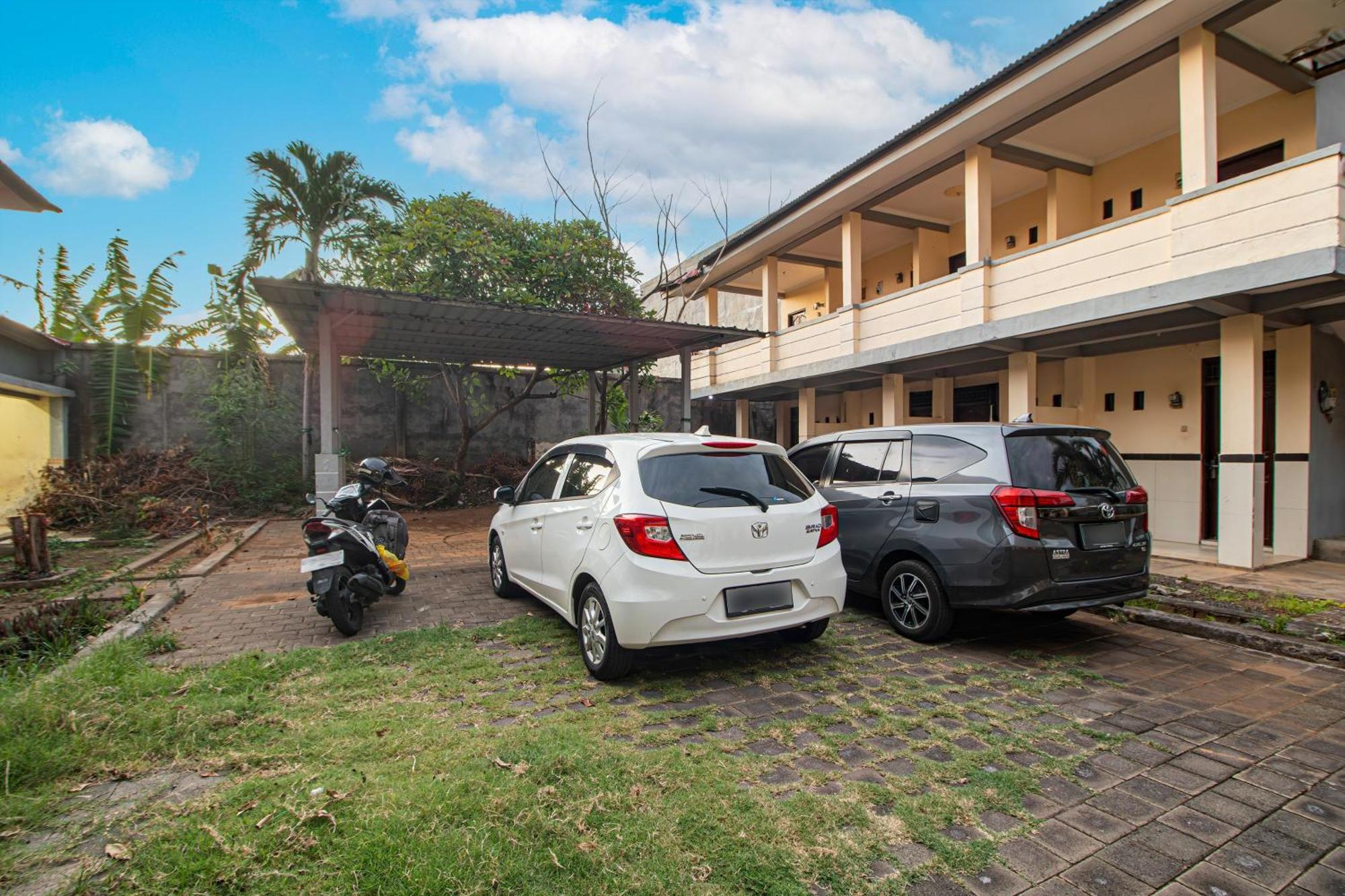 Oyo Life 93504 Kost Krisna Hotel Temukus Bagian luar foto