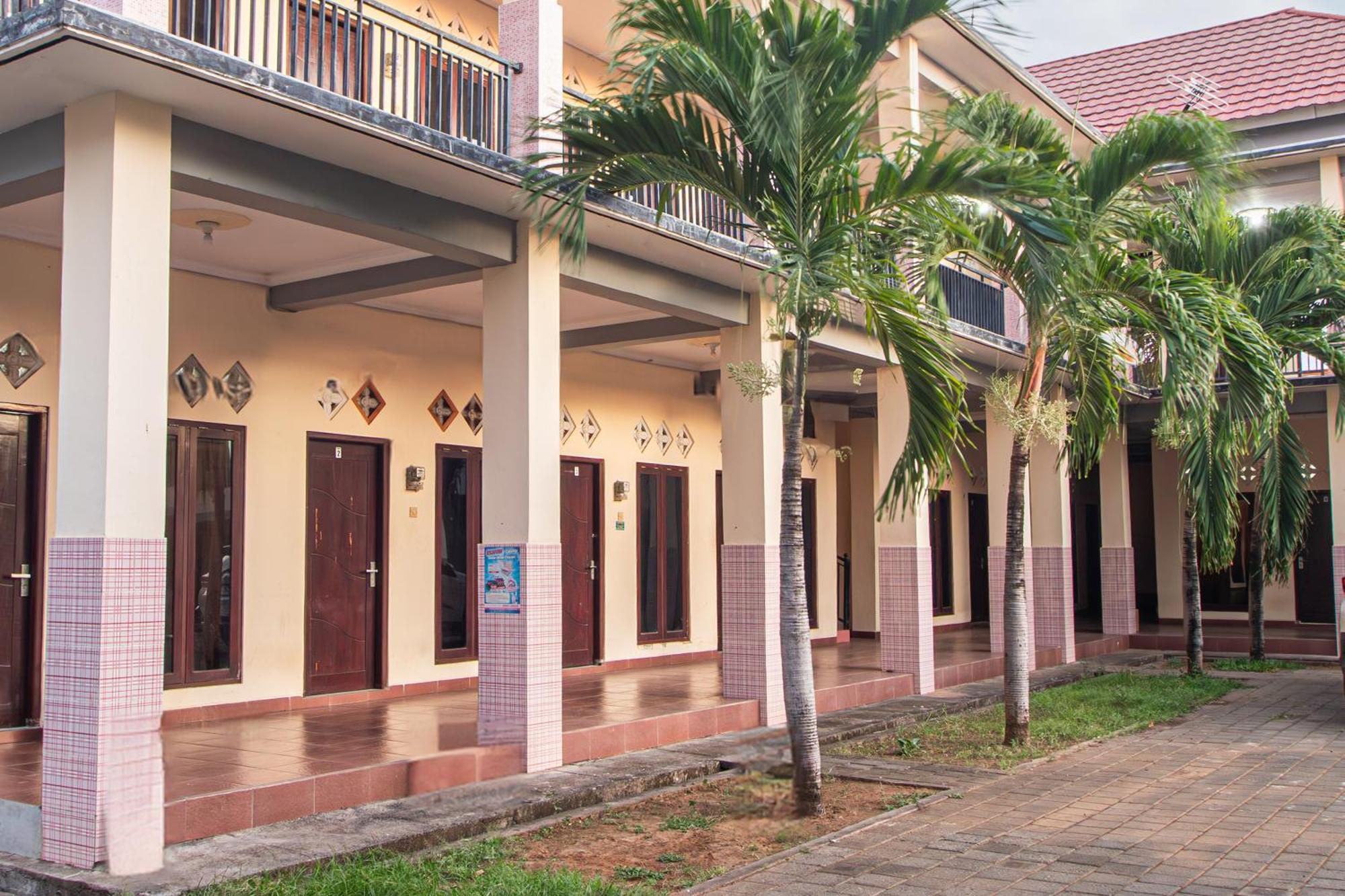 Oyo Life 93504 Kost Krisna Hotel Temukus Bagian luar foto