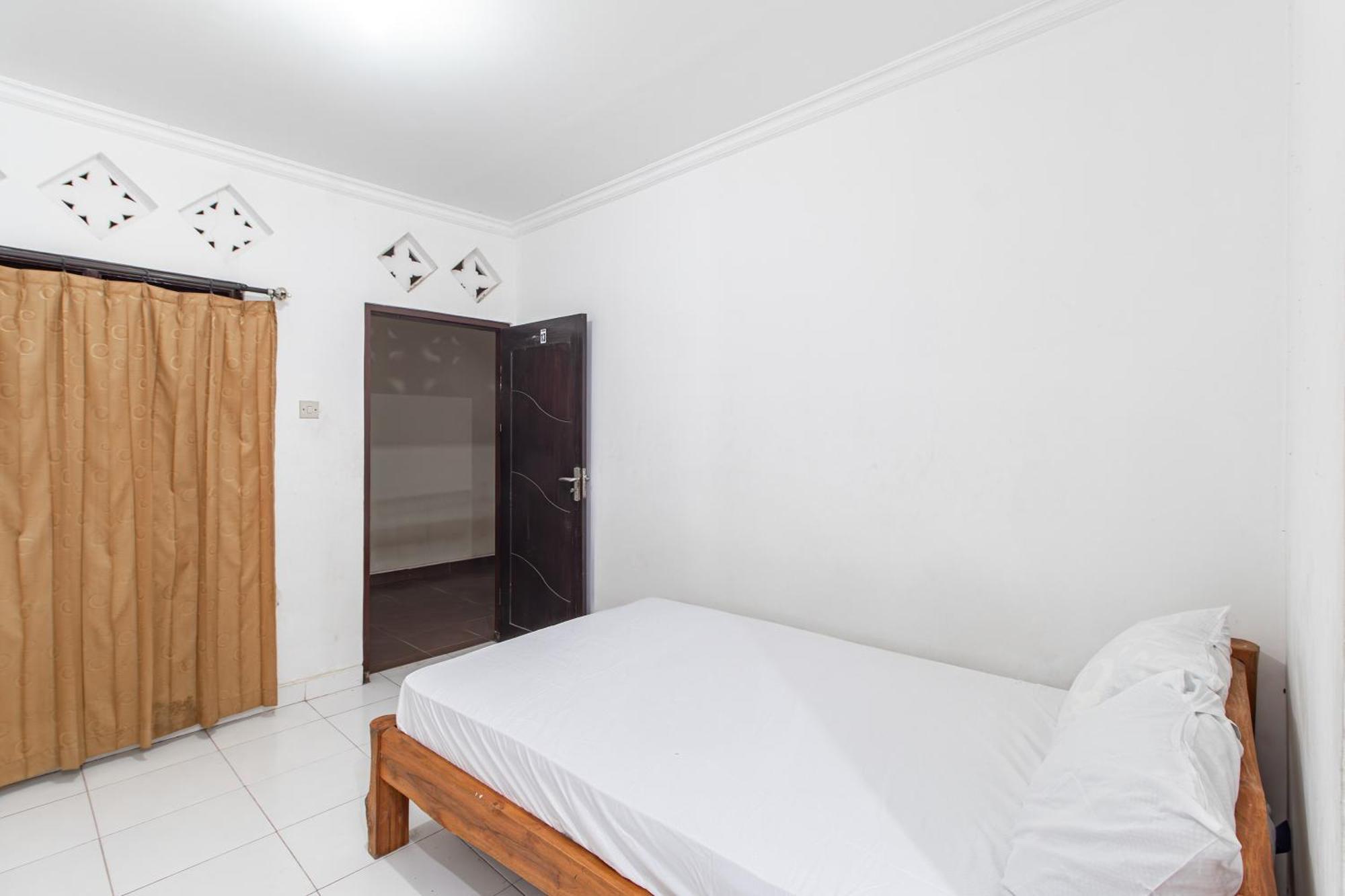 Oyo Life 93504 Kost Krisna Hotel Temukus Bagian luar foto