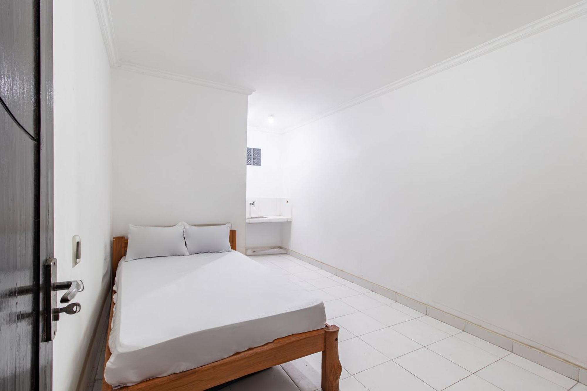 Oyo Life 93504 Kost Krisna Hotel Temukus Bagian luar foto